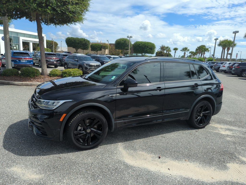 Used 2024 Volkswagen Tiguan SE R-Line FWD image 13