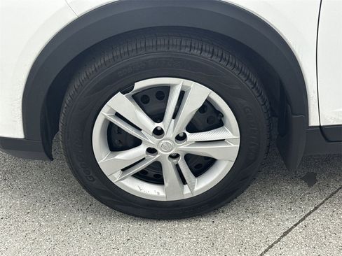 Used 2019 Nissan Kicks S image 38