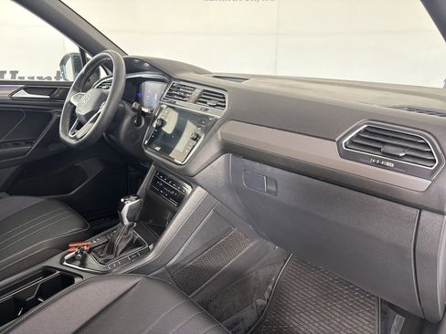 Used 2023 Volkswagen Tiguan SE R-Line image 34
