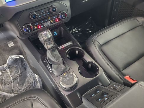 Used 2025 Ford Bronco Outer Banks AWD/4WD image 16