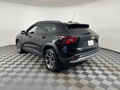 Certified 2025 Chevrolet Trax LT FWD image 7