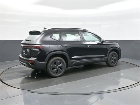 New 2026 Volkswagen Taos S image 7