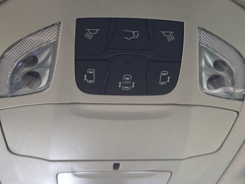 Used 2023 Chrysler Pacifica Touring-L image 26