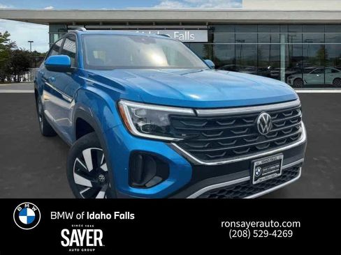 Used 2024 Volkswagen Atlas Cross Sport SE image 2