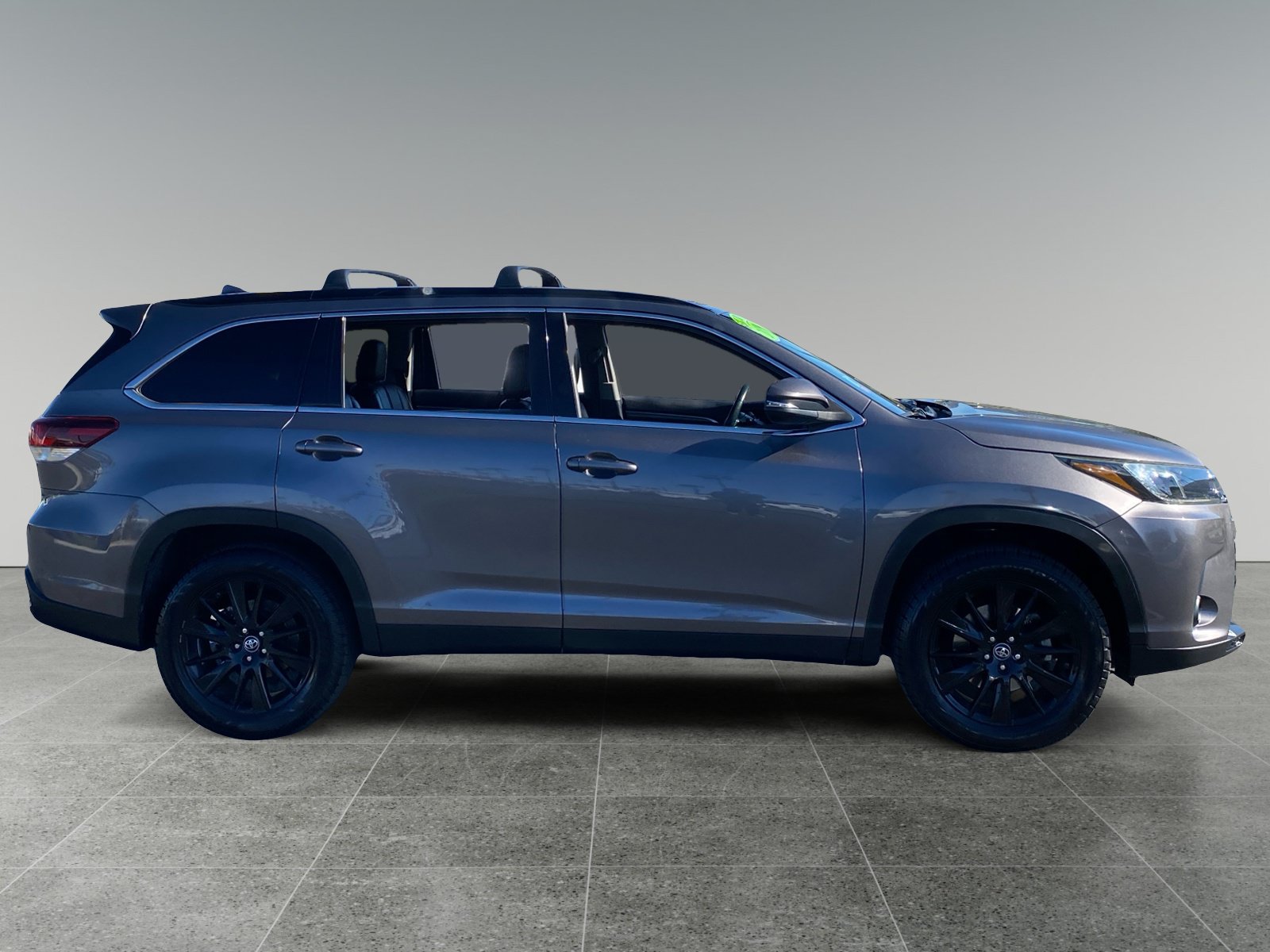 Used 2019 Toyota Highlander SE FWD image 6