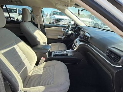 Certified 2022 Ford Explorer XLT RWD image 11