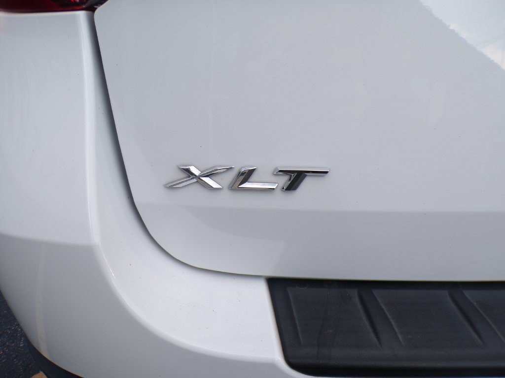 Used 2021 Ford Explorer XLT w/ Equipment Group 202A AWD/4WD image 16