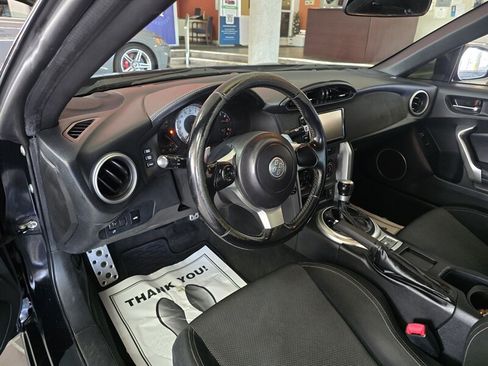 Used 2017 Toyota 86 RWD image 25