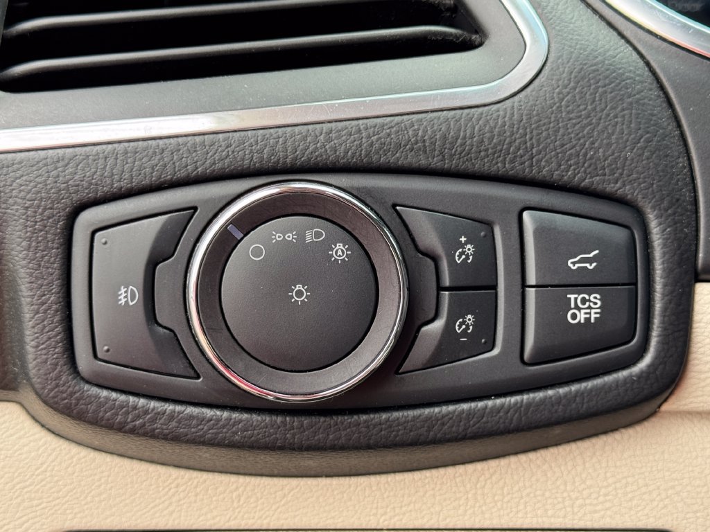 Used 2020 Ford Edge Titanium FWD image 18