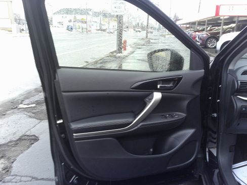 Used 2025 Mitsubishi Eclipse Cross AWD image 16