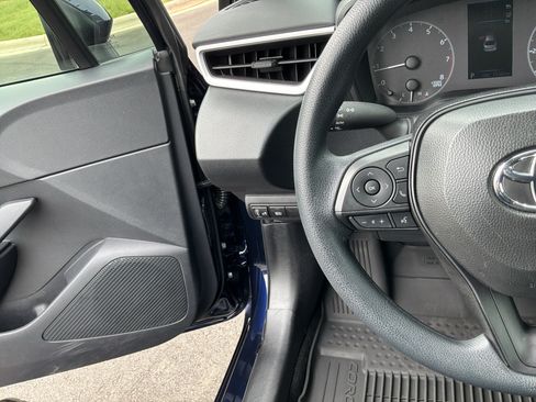 Used 2025 Toyota Corolla LE FWD image 19