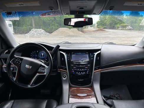 Used 2019 Cadillac Escalade ESV 2WD image 21