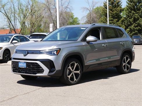 New 2025 Volkswagen Taos SEL image 4