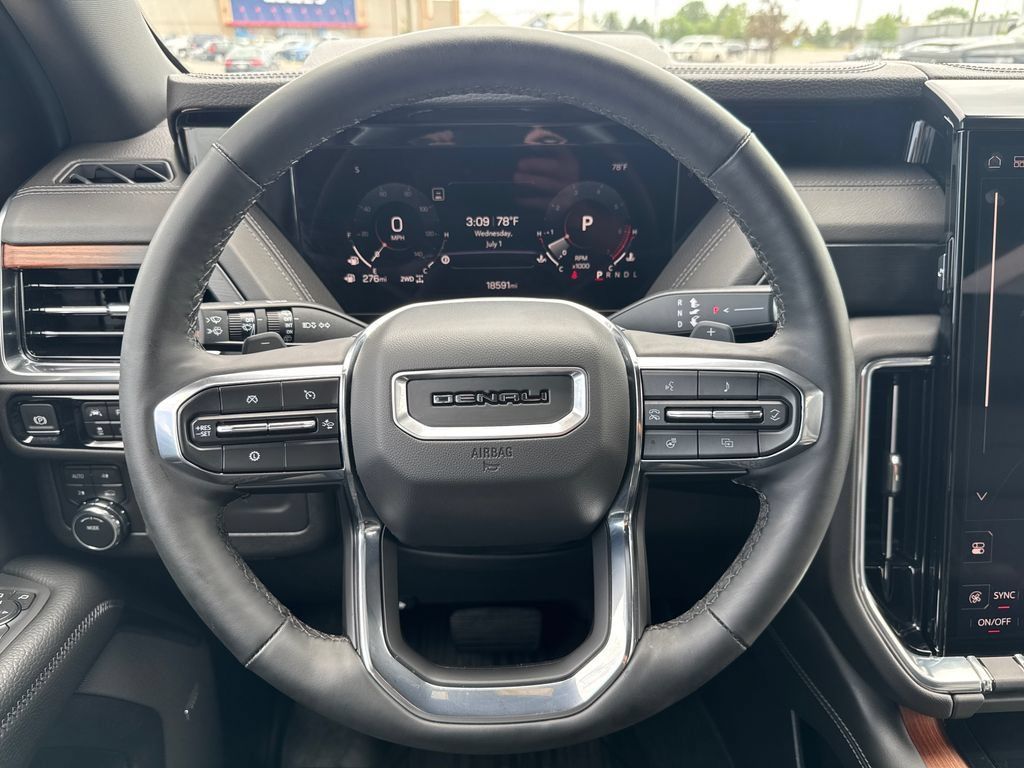 Used 2025 GMC Yukon XL Denali w/ Sun & Power Step Package AWD/4WD image 23