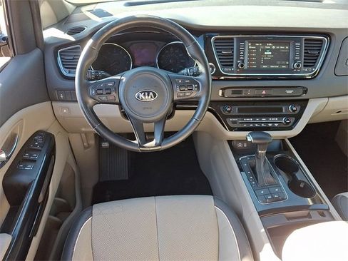 Used 2017 Kia Sedona EX image 11
