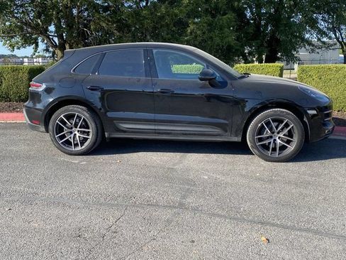 Used 2025 Porsche Macan AWD/4WD image 2