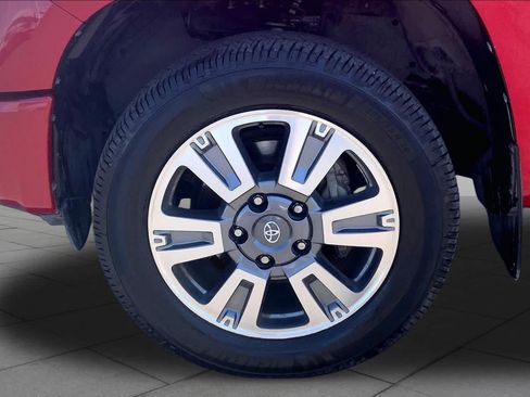Used 2018 Toyota Tundra Platinum AWD/4WD image 11
