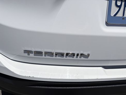 Used 2024 GMC Terrain SLE FWD image 41