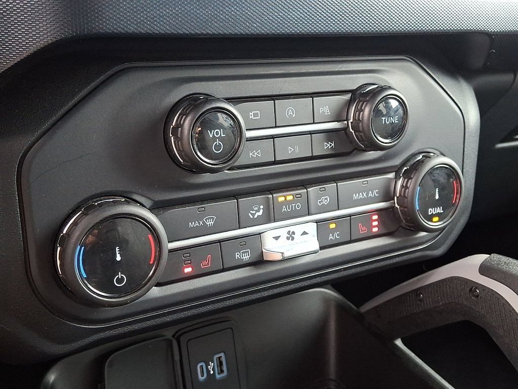 Used 2022 Ford Bronco Outer Banks AWD/4WD image 17