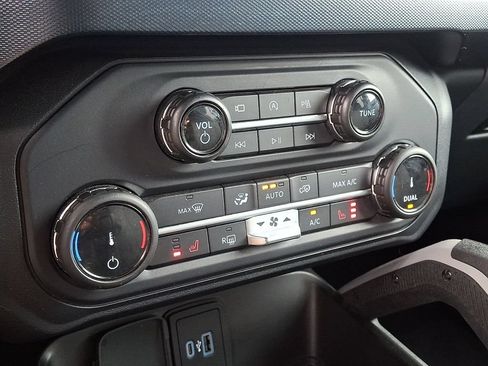 Used 2022 Ford Bronco Outer Banks AWD/4WD image 17