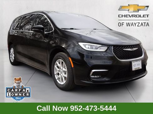 Used 2025 Chrysler Pacifica Select FWD image 1