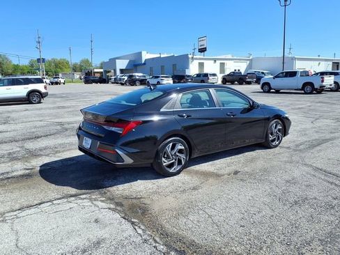 Used 2025 Hyundai Elantra SEL FWD image 16