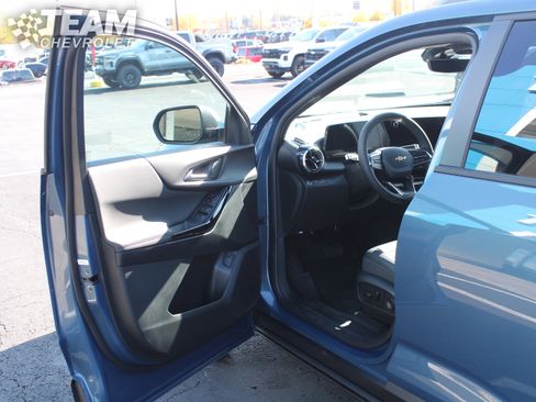 New 2026 Chevrolet Equinox LT w/ Convenience Package II image 8