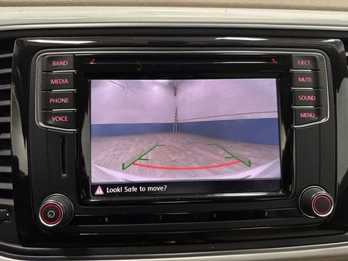 Used 2016 Volkswagen Beetle 1.8T SE image 9