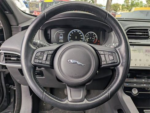 Used 2017 Jaguar F-PACE Prestige image 15