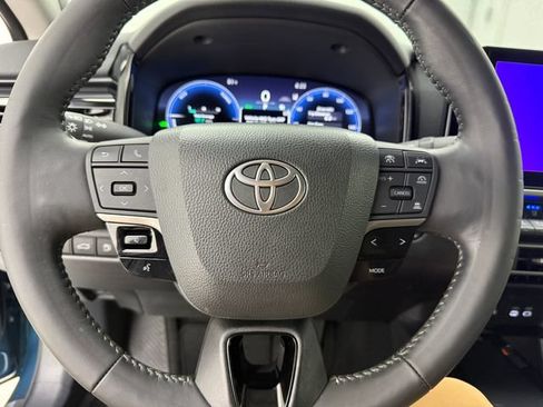 Used 2025 Toyota Camry XLE w/ Premium Package FWD image 9