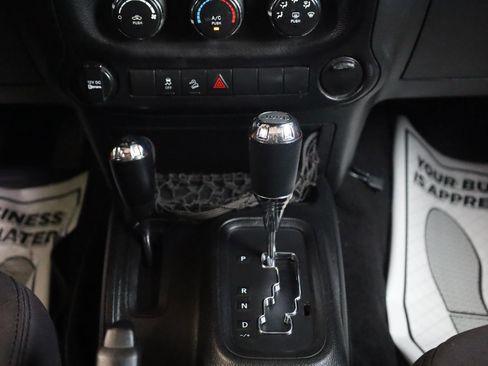 Used 2013 Jeep Wrangler Sport AWD/4WD image 30