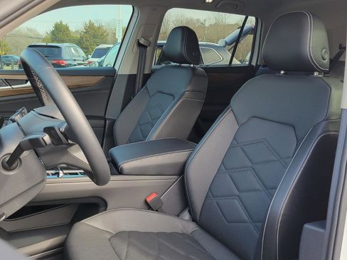 Certified 2025 Volkswagen Atlas SE w/ Panoramic Sunroof Package image 12