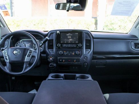 Used 2022 Nissan Titan SV image 23