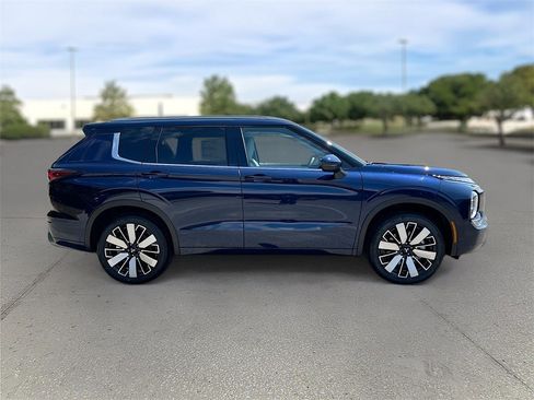 New 2025 Mitsubishi Outlander SEL image 8