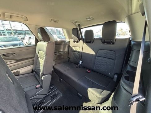 Used 2024 Nissan Pathfinder SV AWD/4WD image 18