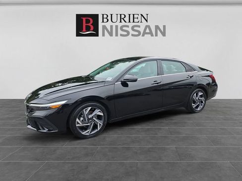 Used 2025 Hyundai Elantra Limited FWD image 1
