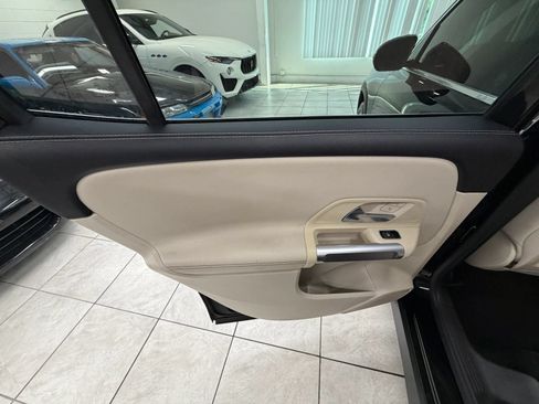 Used 2020 Mercedes-Benz GLB 250 w/ Premium Package image 15