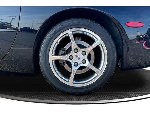 Used 2002 Chevrolet Corvette Coupe w/ Preferred Equipment Group2 RWD image 30