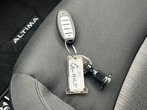 Used 2025 Nissan Altima 2.5 SV FWD image 21