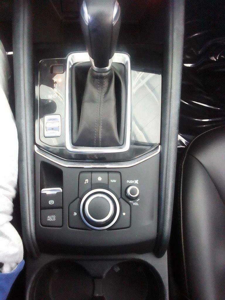 Used 2018 MAZDA CX-5 Touring w/ Preferred Equipment Package FWD image 11