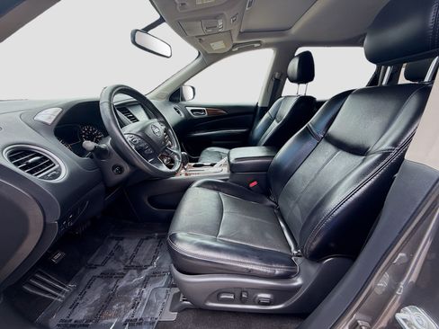 Used 2020 Nissan Pathfinder Platinum FWD image 17