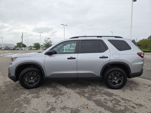 Used 2025 Honda Pilot TrailSport image 15