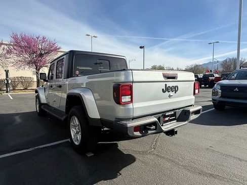Used 2022 Jeep Gladiator Sport image 14