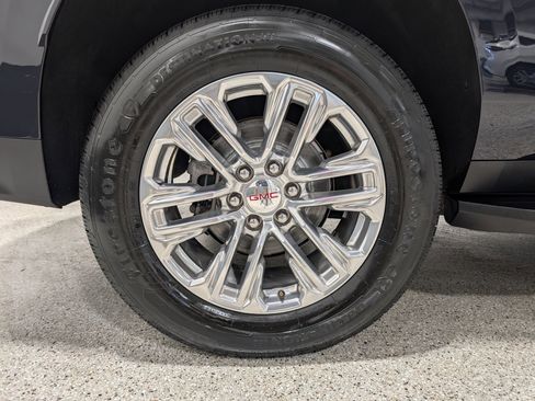 Used 2022 GMC Yukon XL SLT w/ SLT Luxury Package image 13