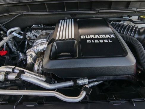 Used 2023 Chevrolet Suburban Premier w/ Advanced Technology Package image 31