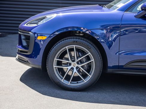 Certified 2026 Porsche Macan AWD/4WD image 11