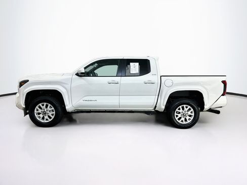 Used 2024 Toyota Tacoma SR5 AWD/4WD image 4