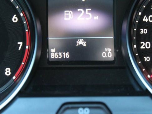 Used 2020 Volkswagen Atlas Cross Sport SE w/ Towing Package image 9