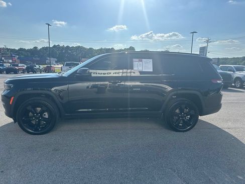 Used 2024 Jeep Grand Cherokee L Limited w/ Black Appearance Package AWD/4WD image 4