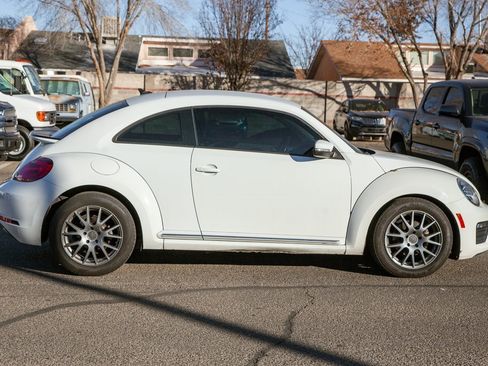 Used 2018 Volkswagen Beetle 2.0T S image 4
